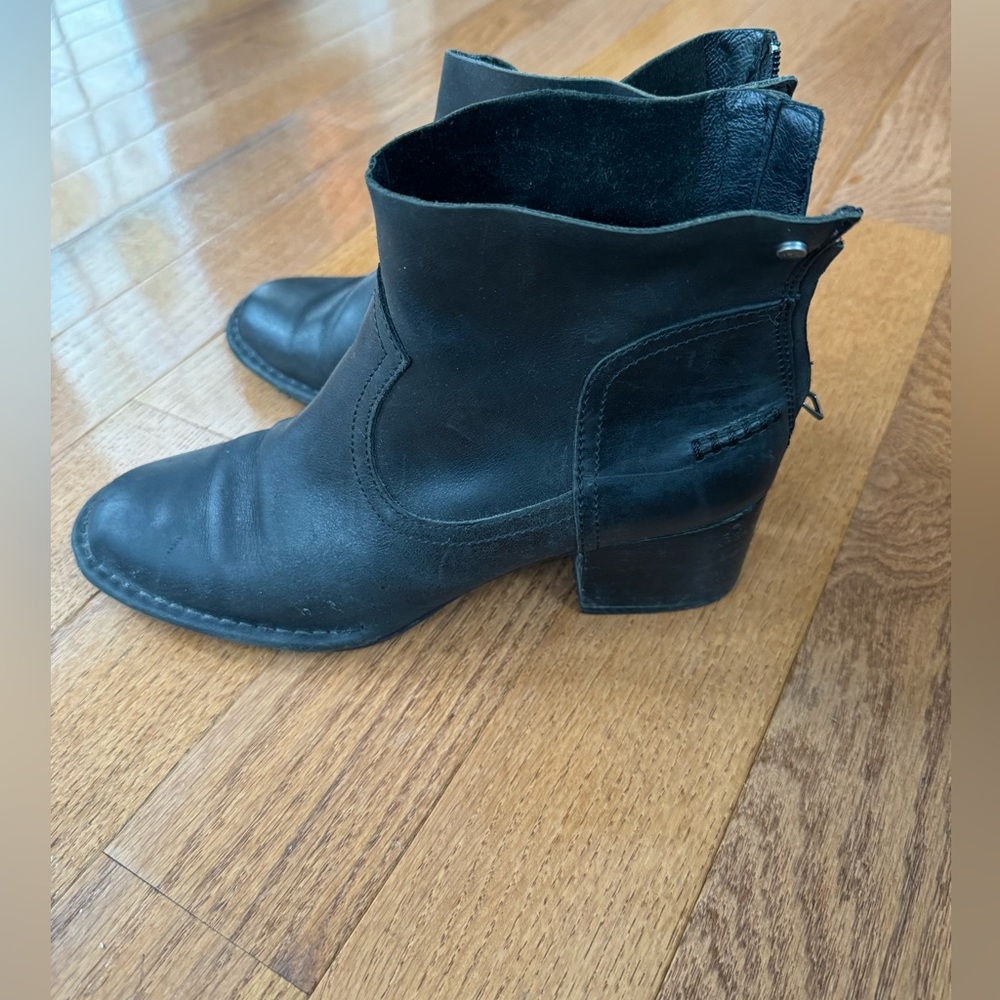 UGG Womens size 8 Black Ankle Boots - Picture 3 of 8